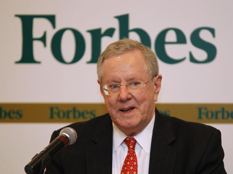 Forbes ataca bancherii