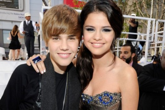 Justin Bieber si Selena Gomez sunt fericiti