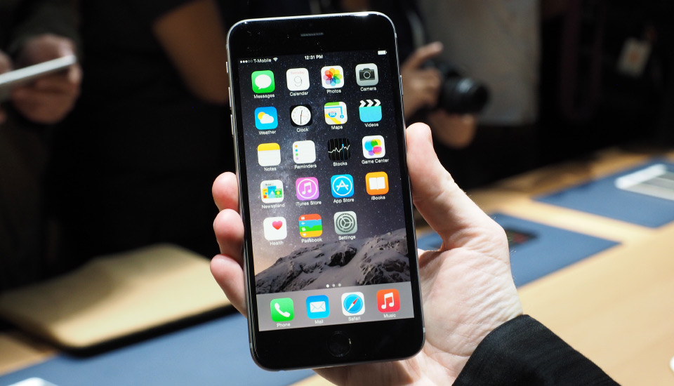 Apple impune noul trend cu iPhone 6 Plus