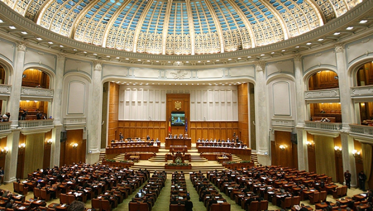Ponta vrea ca fostii presedinti sa devina senatori de drept