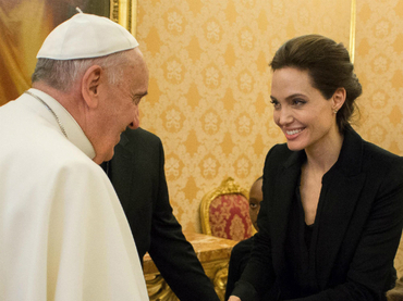 Intalnirea lui Angelina Jolie cu Papa Fracncisc
